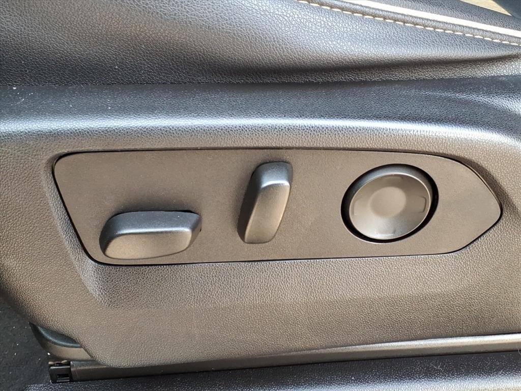 Used 2023 Chevrolet Suburban Premier image 14