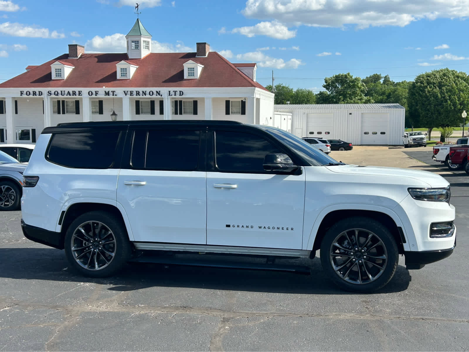 Used 2025 Jeep Grand Wagoneer Series II Obsidian w/ Quick Order Packagew 28T AWD/4WD image 5
