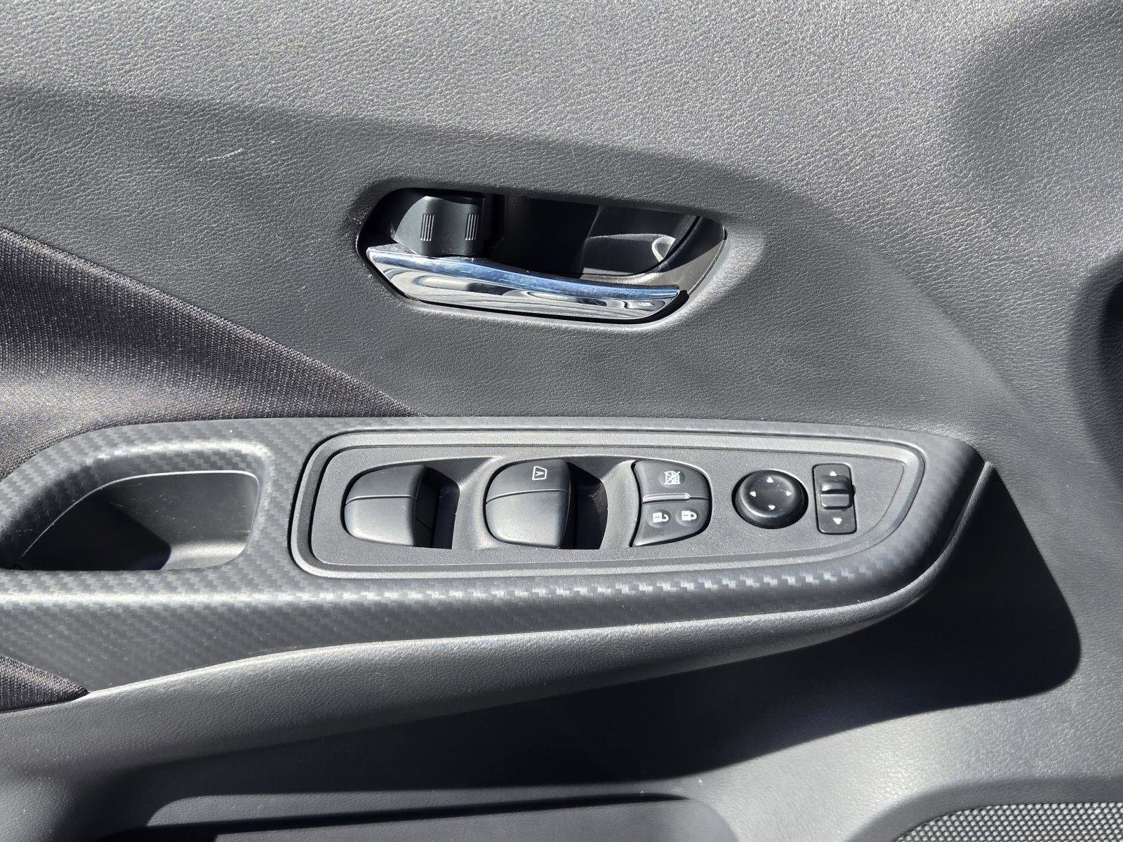 Used 2022 Nissan Versa SV FWD image 21