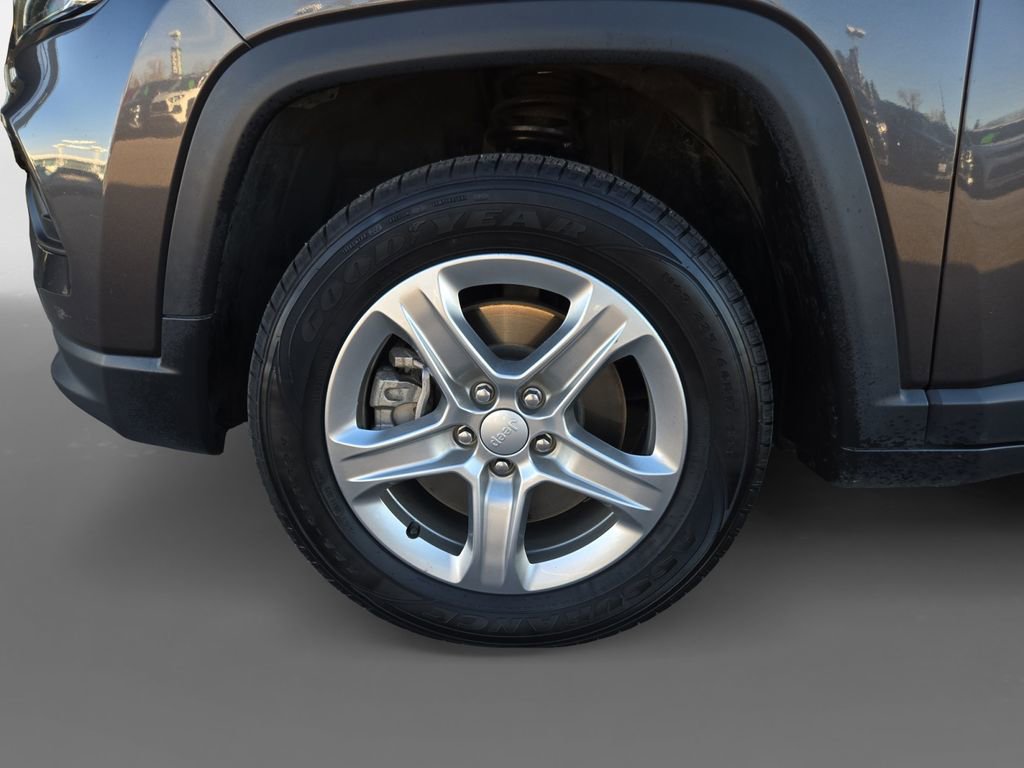 Used 2024 Jeep Compass Latitude image 15