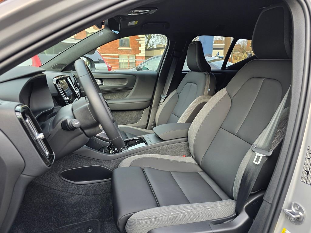 New 2025 Volvo EX40 Core w/ Climate Package image 21