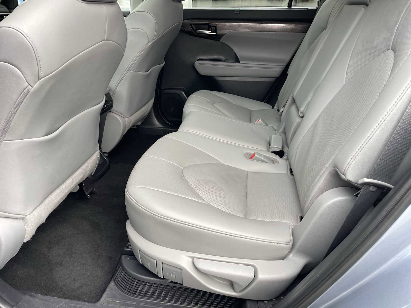 Used 2020 Toyota Highlander Limited image 9