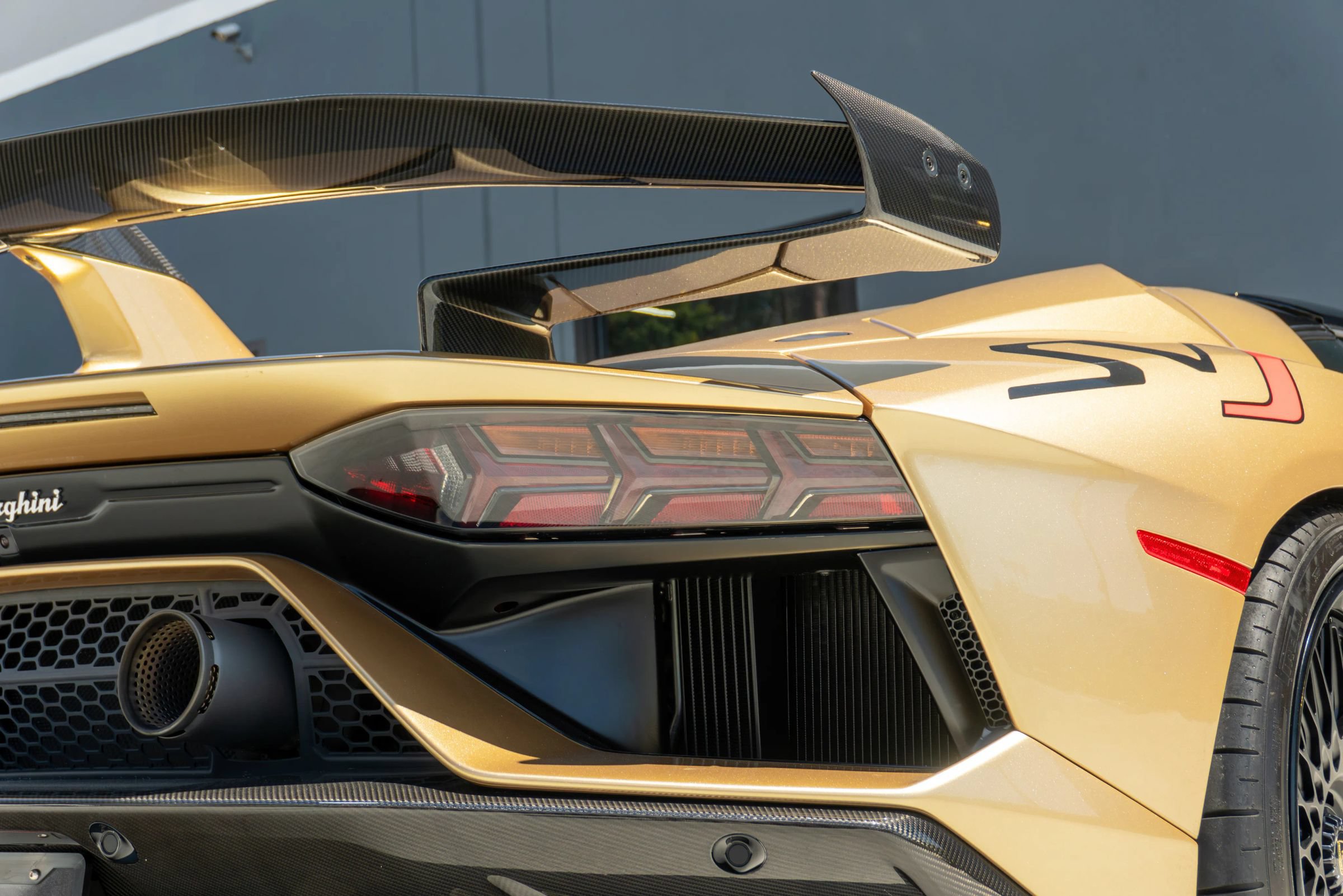 Used 2020 Lamborghini Aventador SVJ AWD/4WD image 48