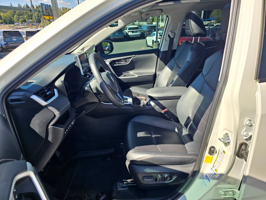 Used 2021 Toyota RAV4 Limited AWD/4WD image 22
