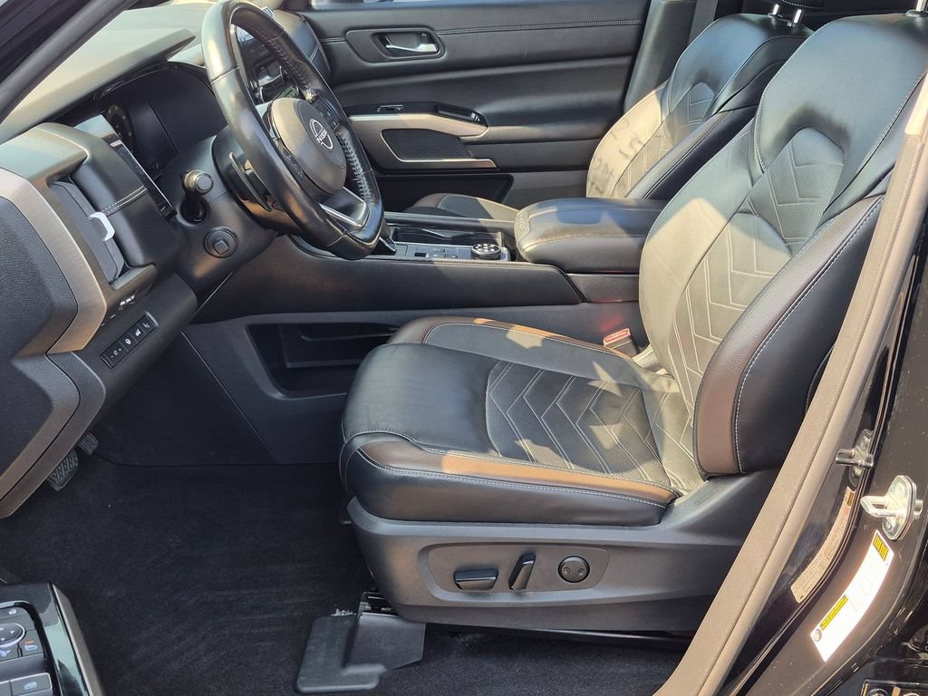 Used 2023 Nissan Pathfinder Platinum AWD/4WD image 11