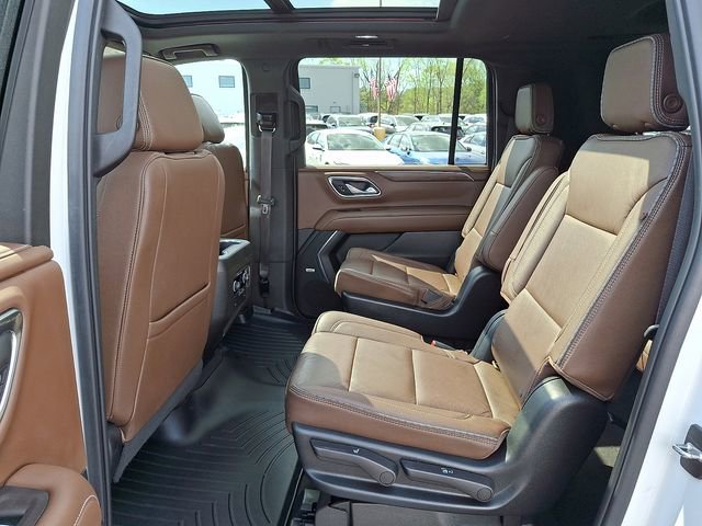 Used 2022 Chevrolet Suburban High Country w/ Max Trailering Package AWD/4WD image 10