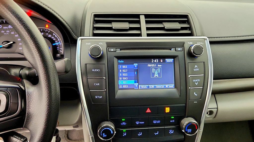 Used 2015 Toyota Camry LE FWD image 17