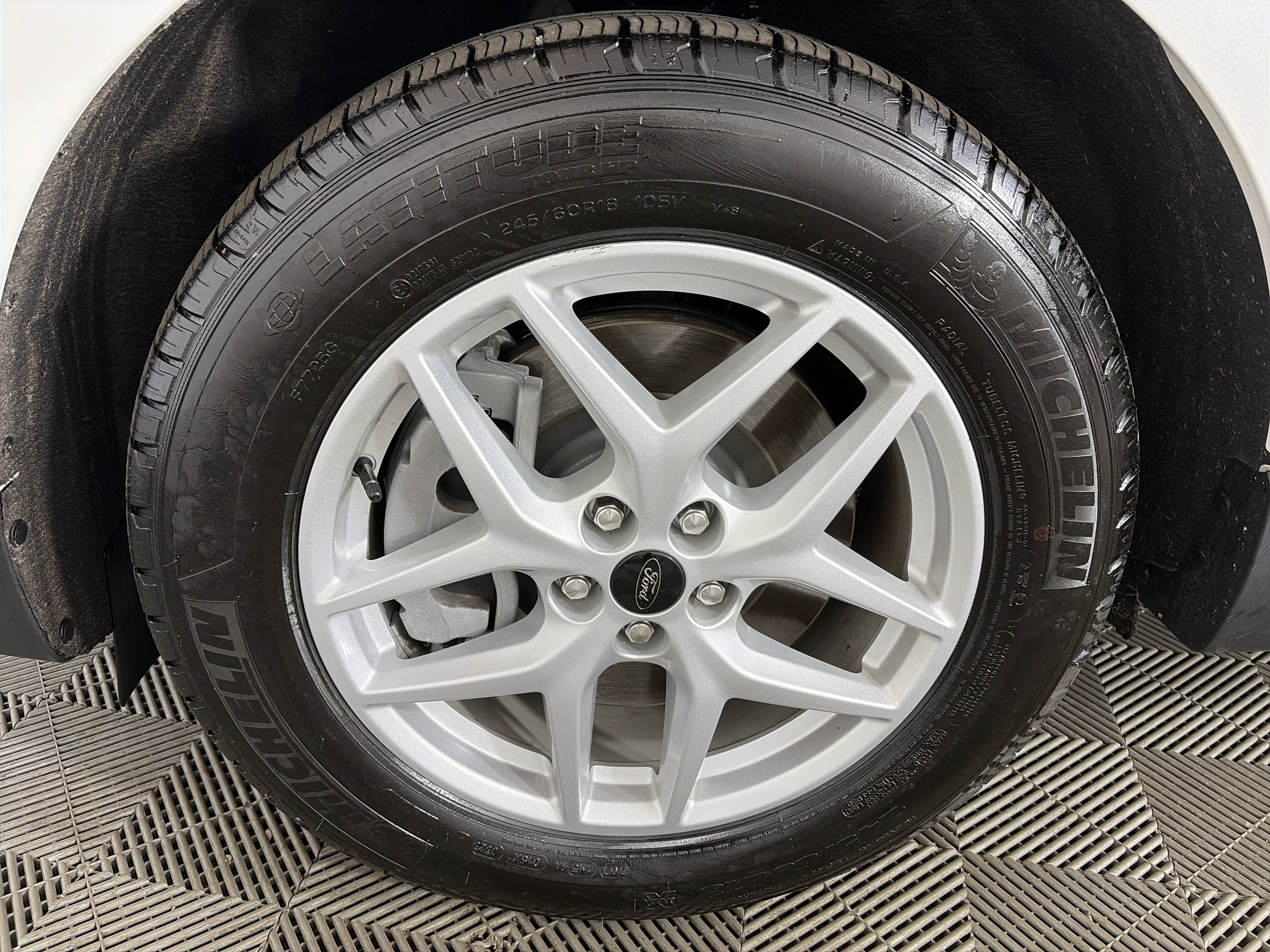 Used 2023 Ford Edge SEL image 16