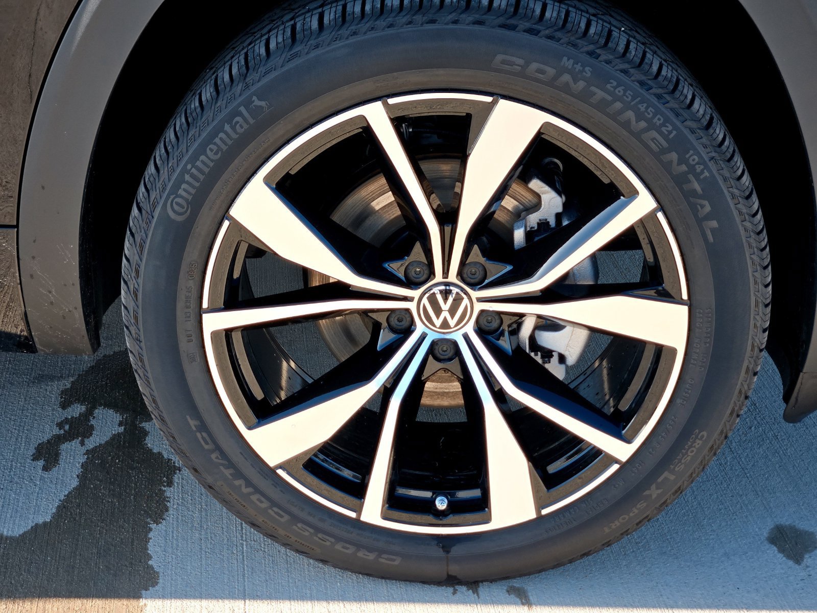 Used 2025 Volkswagen Atlas Cross Sport SEL Premium R-Line AWD/4WD image 7