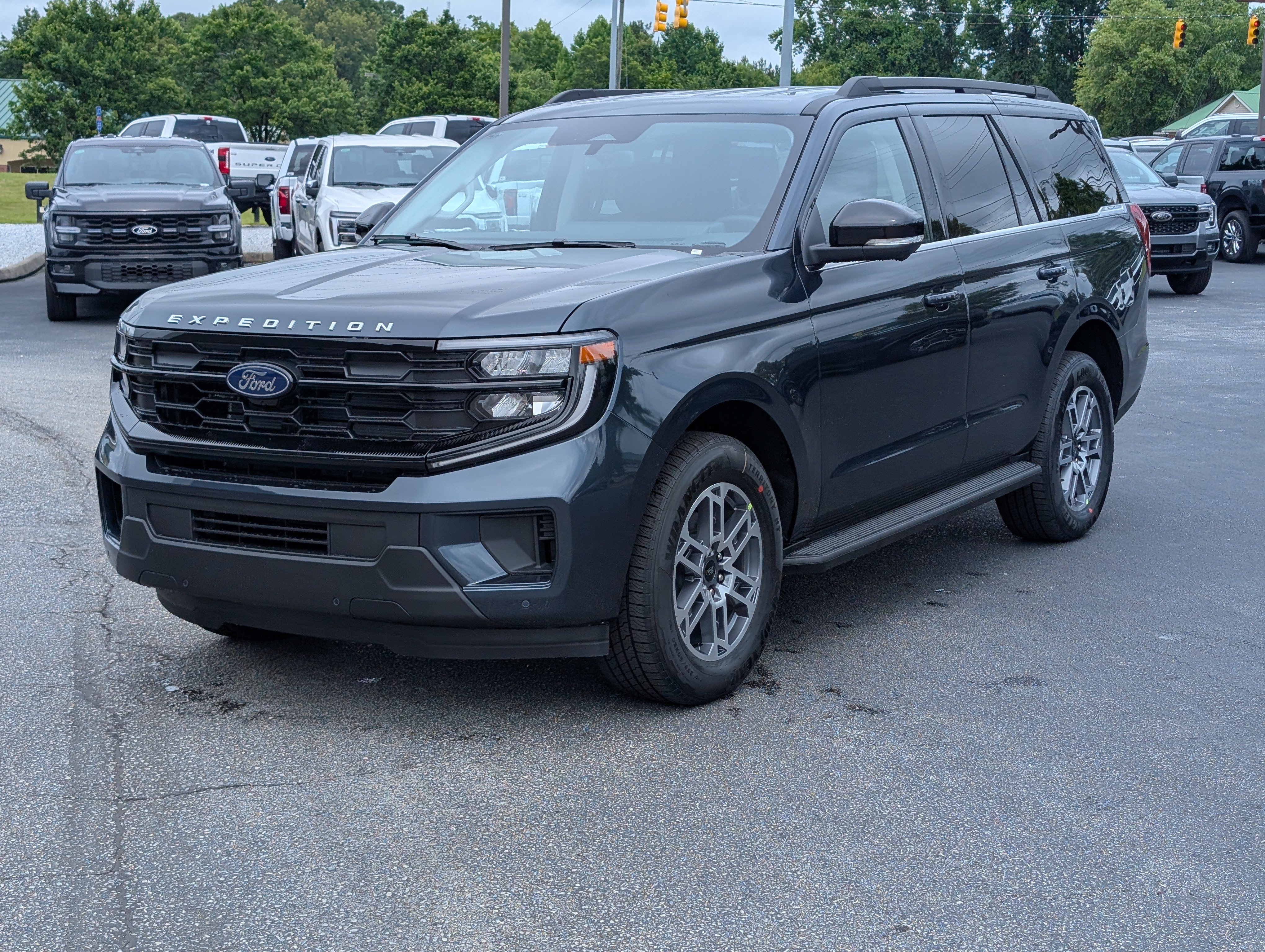 New 2026 Ford Expedition Active RWD image 2