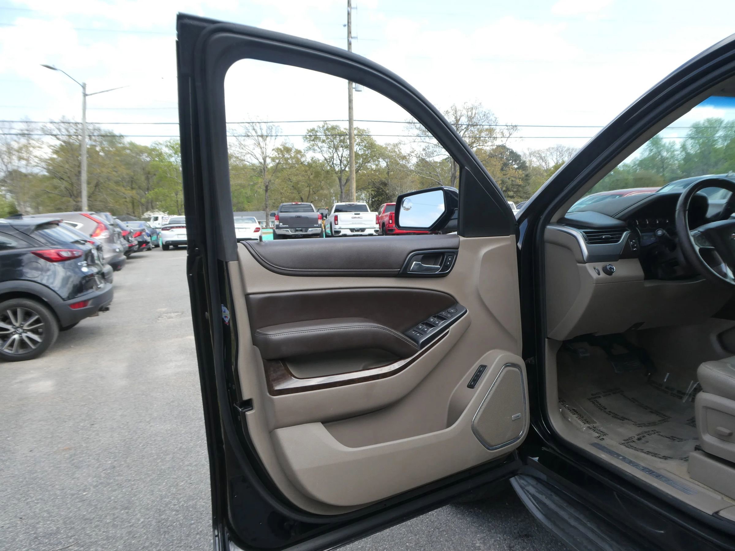 Used 2015 Chevrolet Tahoe LT image 11