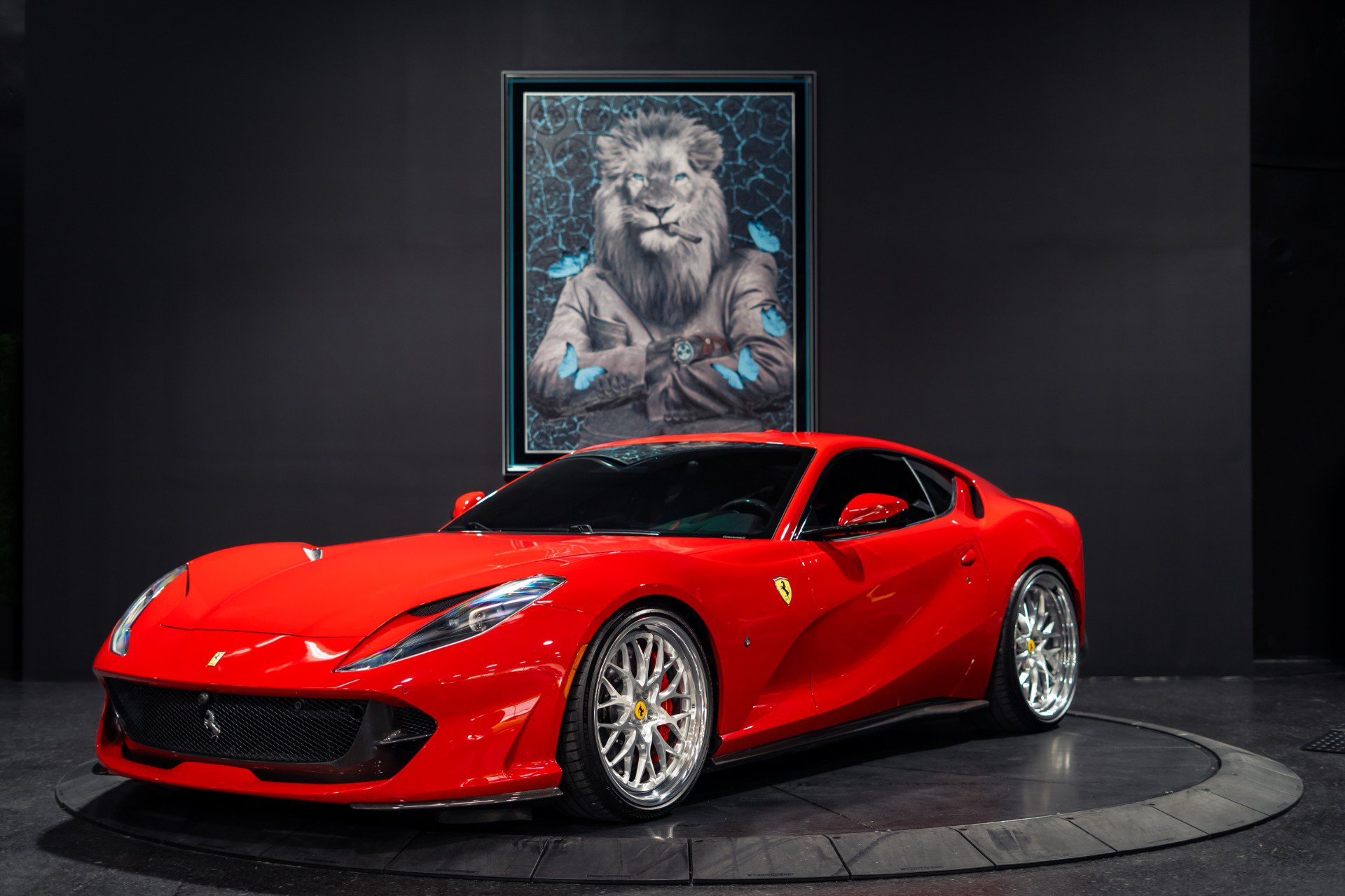 Used 2019 Ferrari 812 Superfast RWD image 1