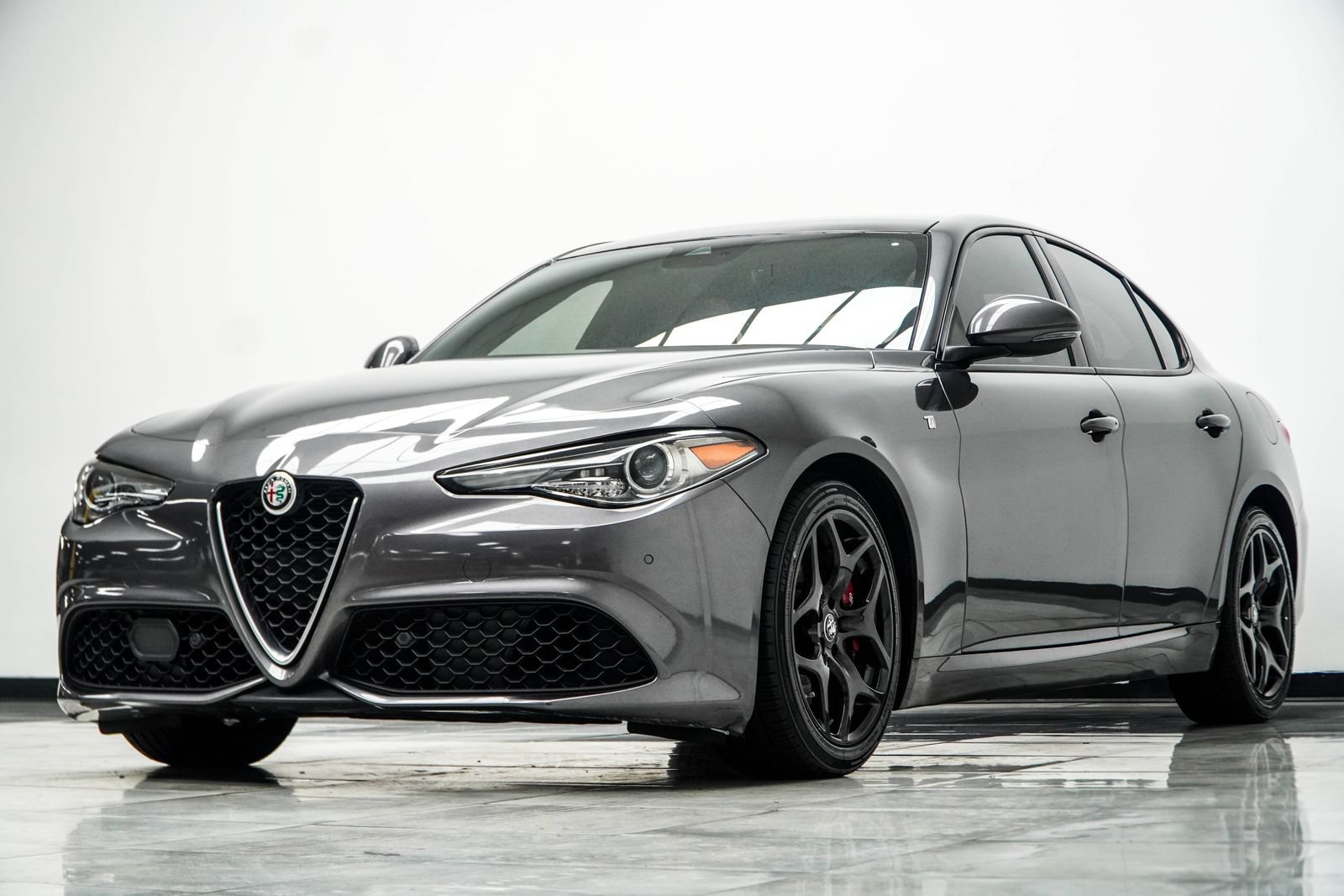 Used 2022 Alfa Romeo Giulia Ti RWD image 11
