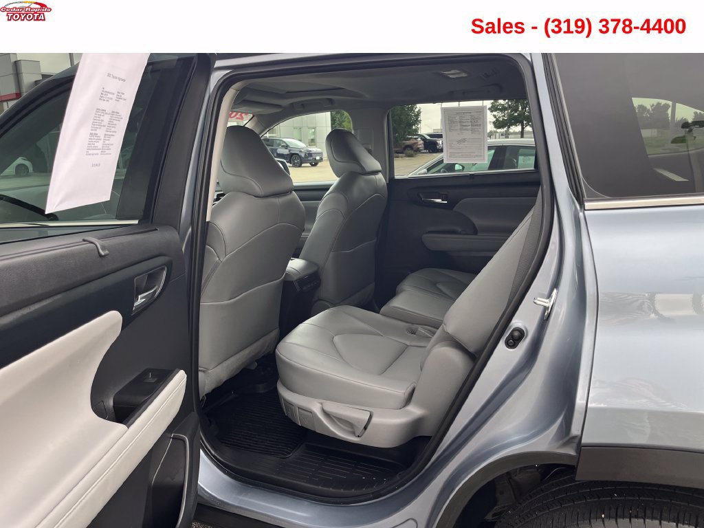 Used 2022 Toyota Highlander XLE AWD/4WD image 20