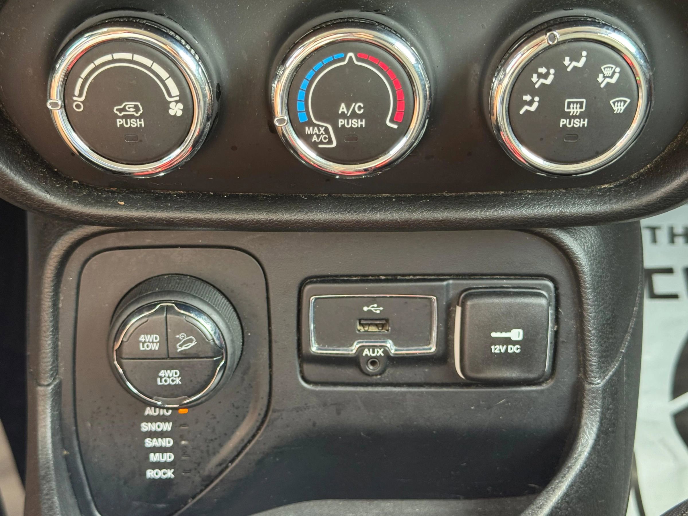 Used 2016 Jeep Renegade Trailhawk AWD/4WD image 22