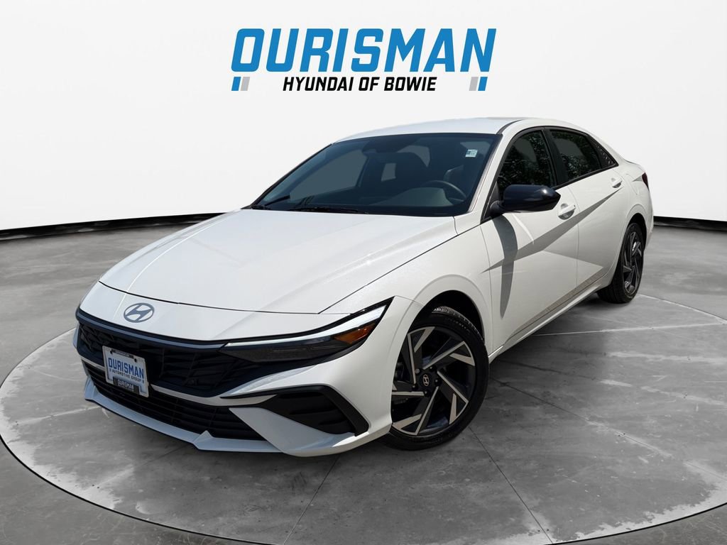 Used 2025 Hyundai Elantra Sport FWD image 2