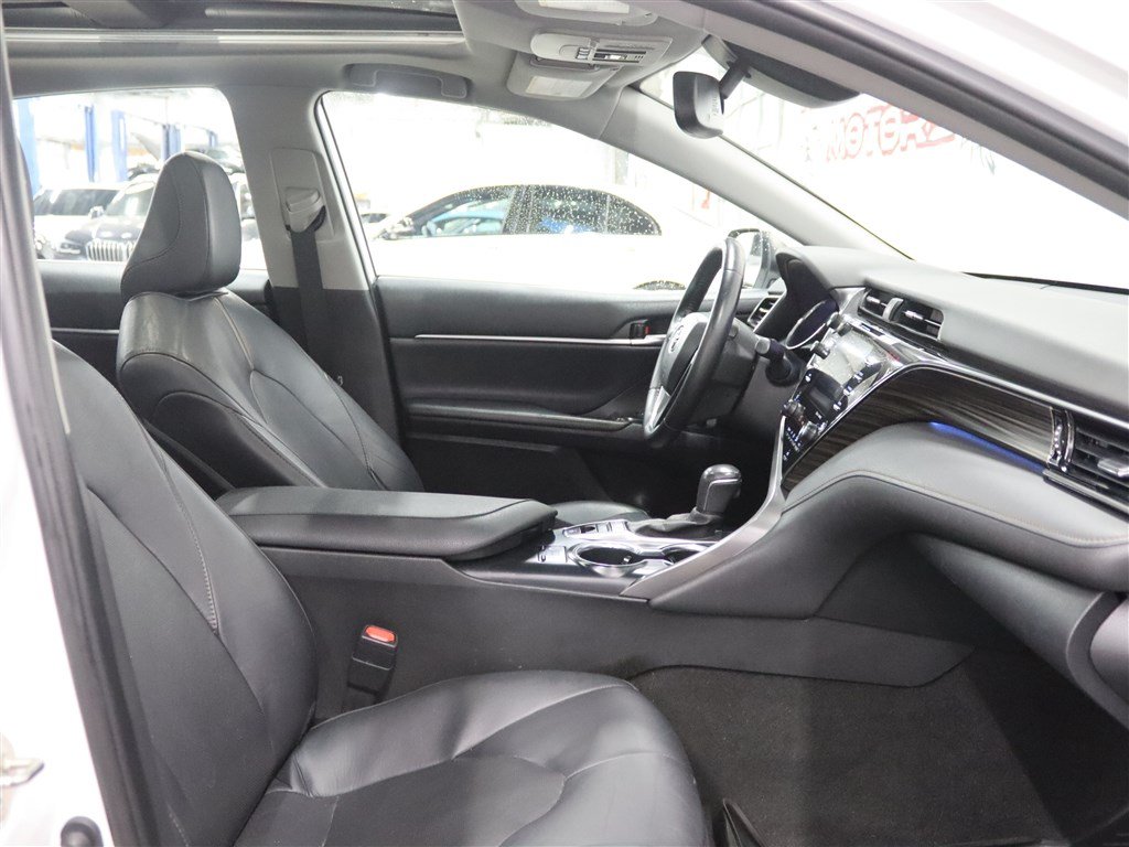 Used 2020 Toyota Camry XLE FWD image 26