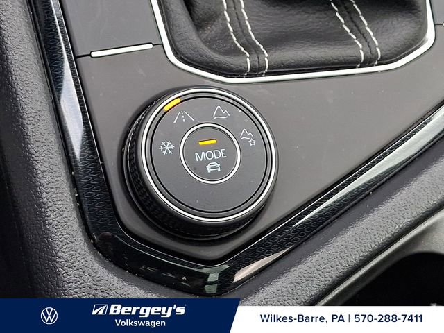Used 2025 Volkswagen Taos SE AWD/4WD image 28