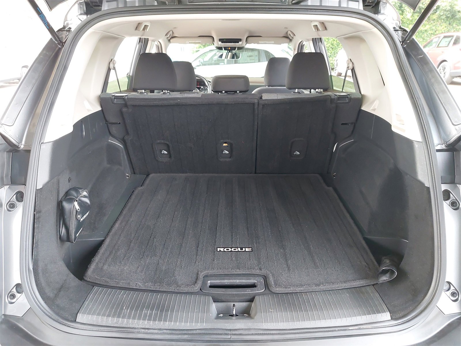 Used 2023 Nissan Rogue SV image 12