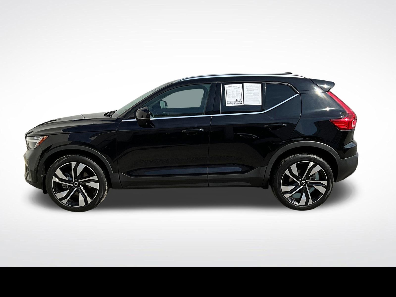 Certified 2023 Volvo XC40 B5 Plus w/ Driver Assist Package AWD/4WD image 14