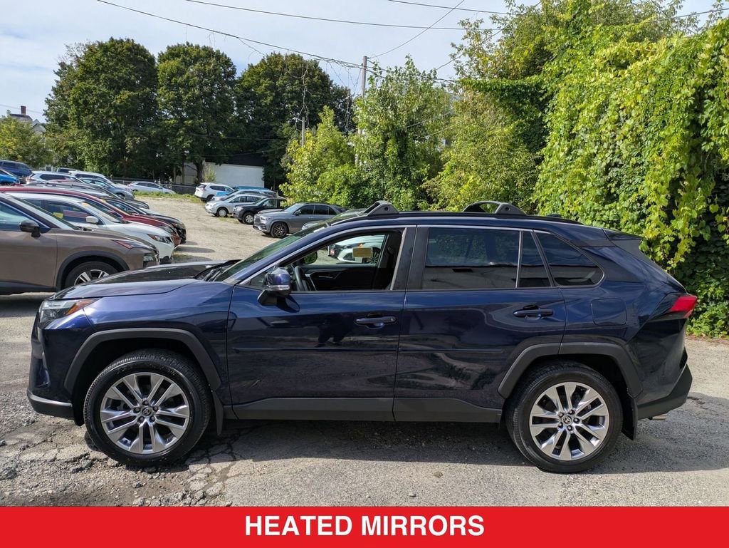 Used 2022 Toyota RAV4 XLE Premium image 8