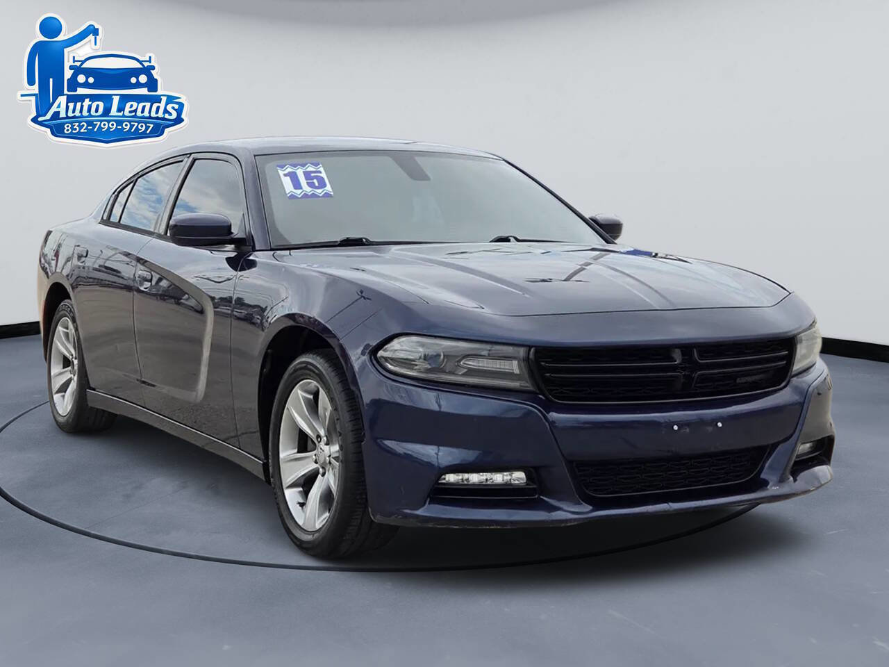 Used 2015 Dodge Charger SXT image 2