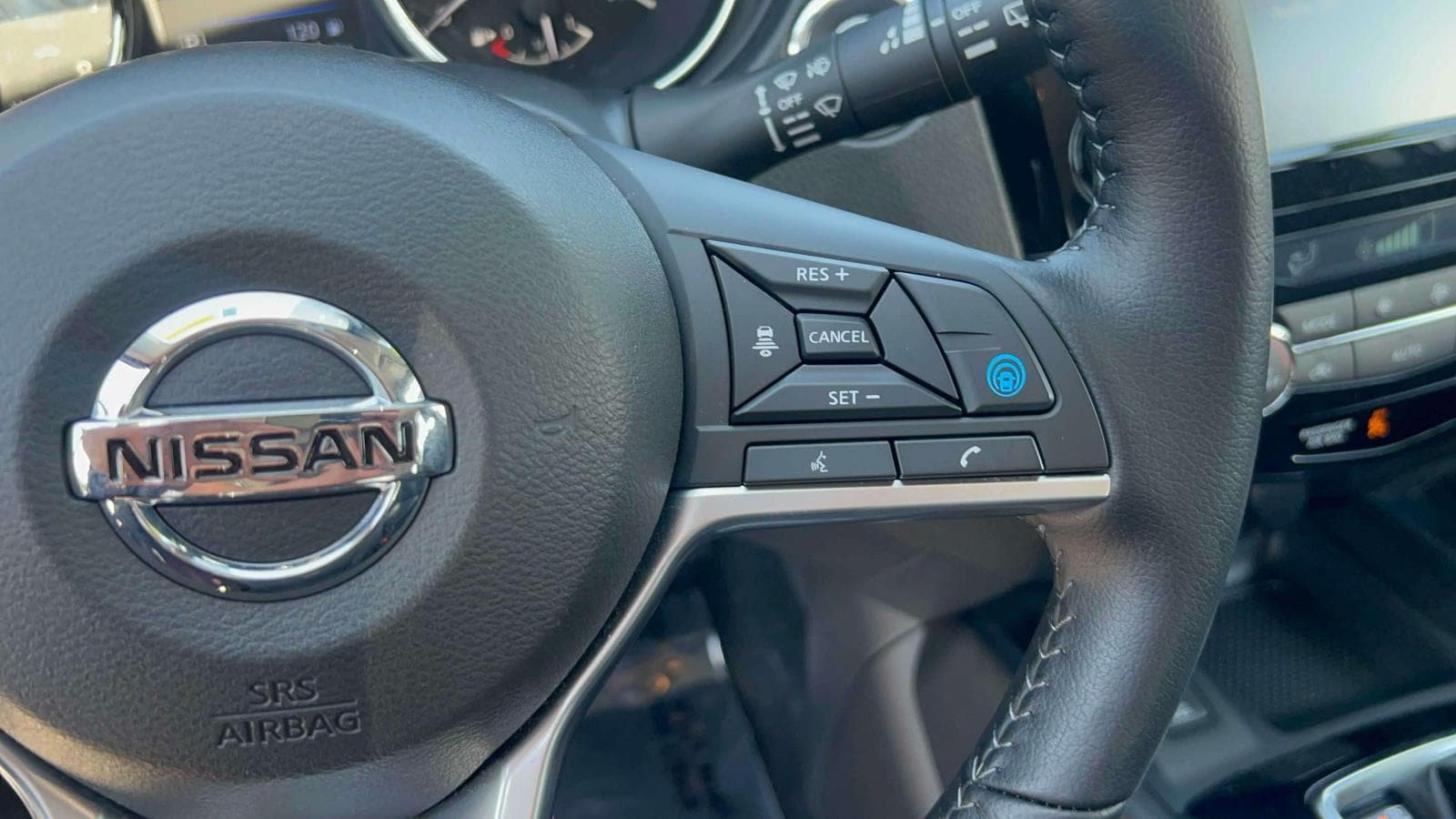 Used 2022 Nissan Rogue Sport SL AWD/4WD image 16