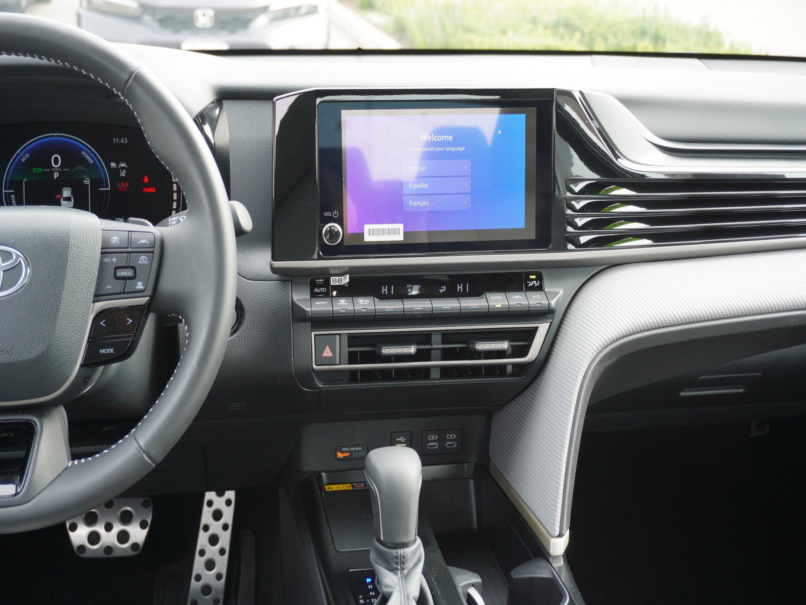 Used 2025 Toyota Camry SE image 15