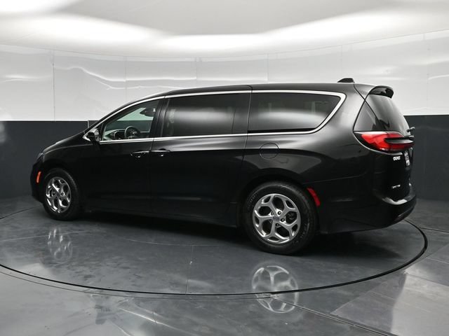 Certified 2024 Chrysler Pacifica Limited FWD image 10