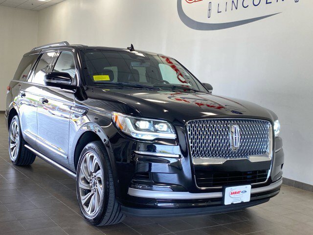 Used 2023 Lincoln Navigator Reserve AWD/4WD image 2