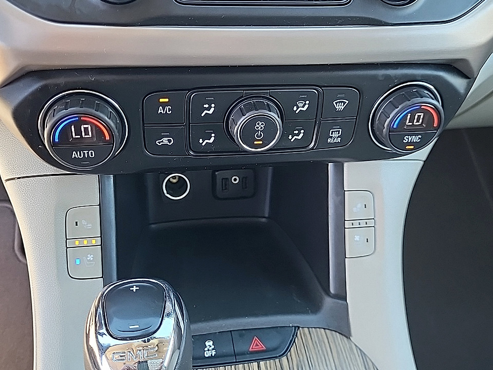 Used 2019 GMC Acadia Denali w/ Technology Package AWD/4WD image 26