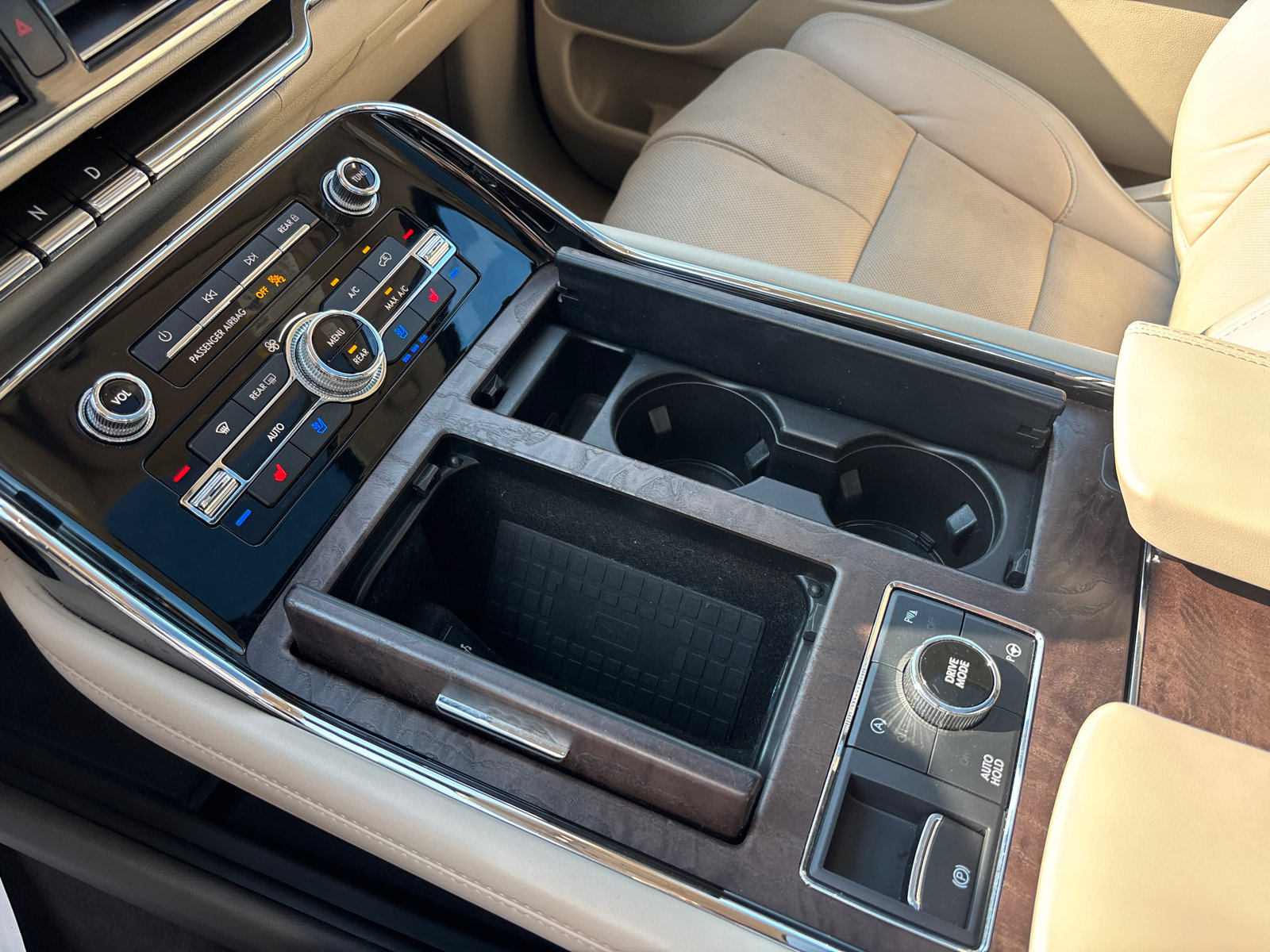 Used 2019 Lincoln Navigator Reserve AWD/4WD image 22