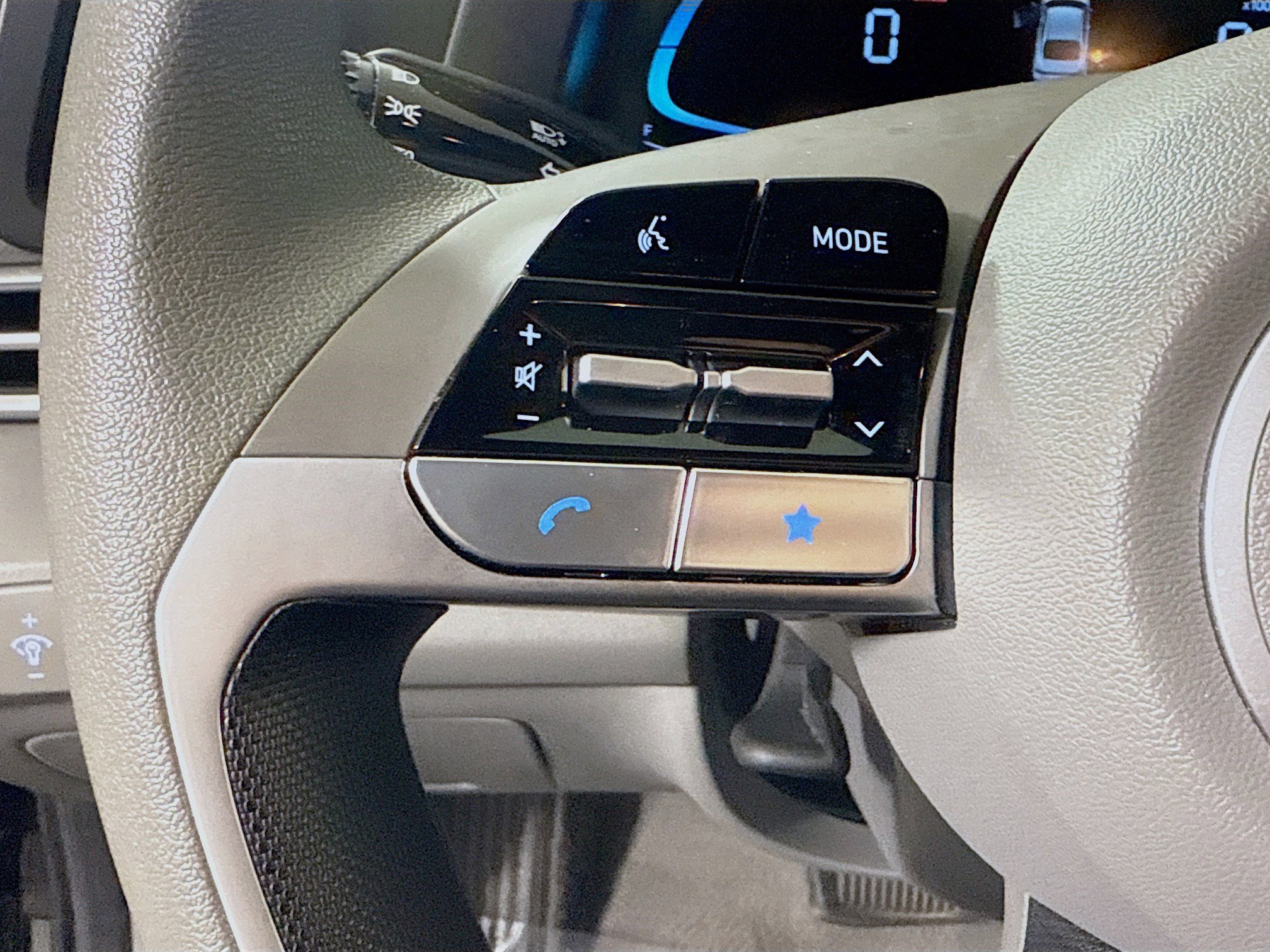 Used 2025 Hyundai Elantra SE image 14