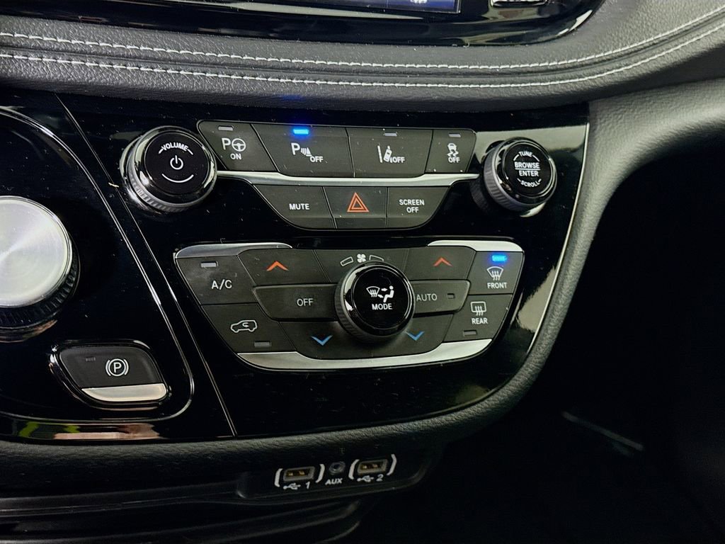 Used 2025 Chrysler Pacifica Select FWD image 8