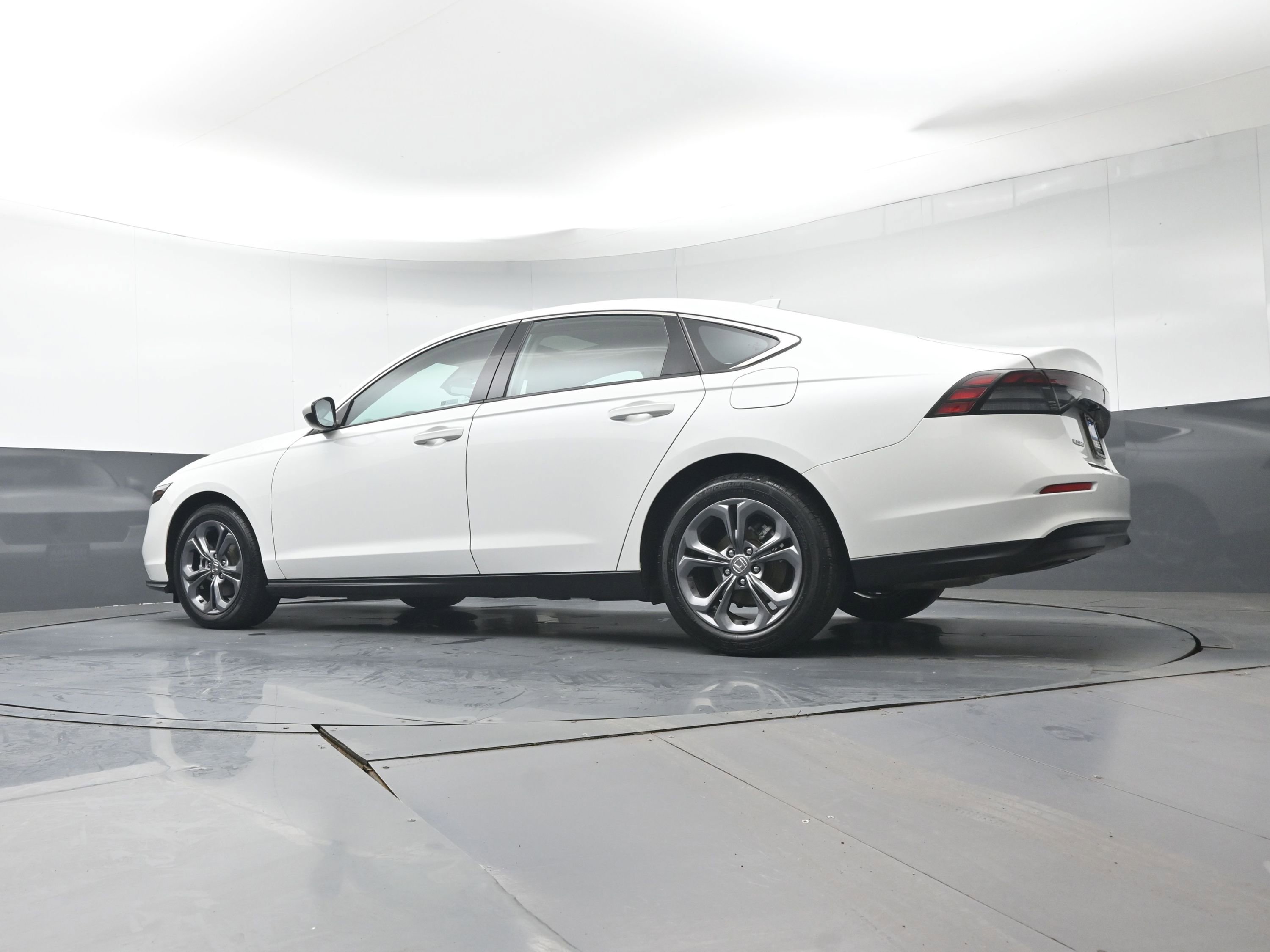 Certified 2023 Honda Accord EX image 29