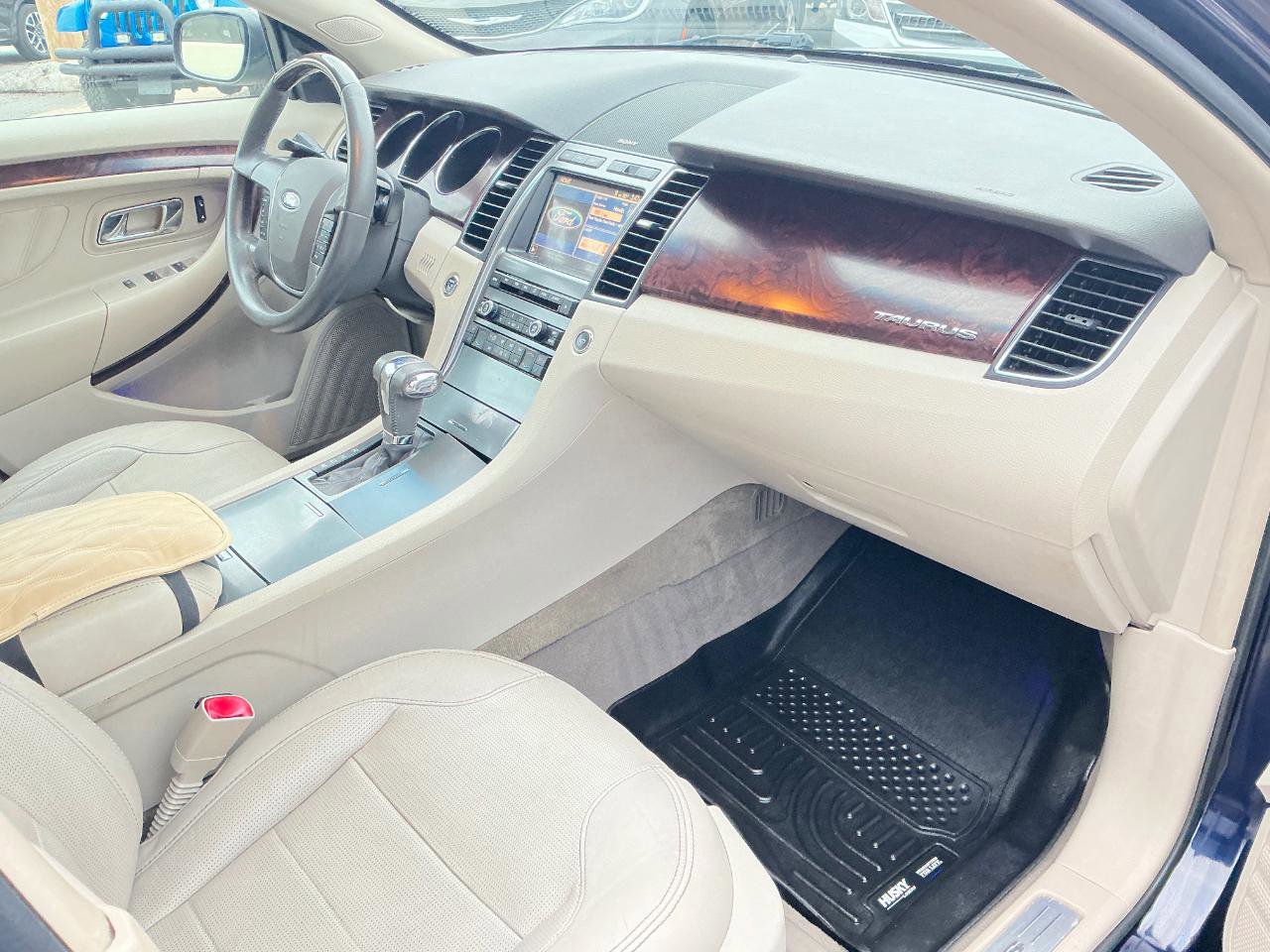 Used 2011 Ford Taurus Limited w/ 303A Rapid Spec Order Code image 9