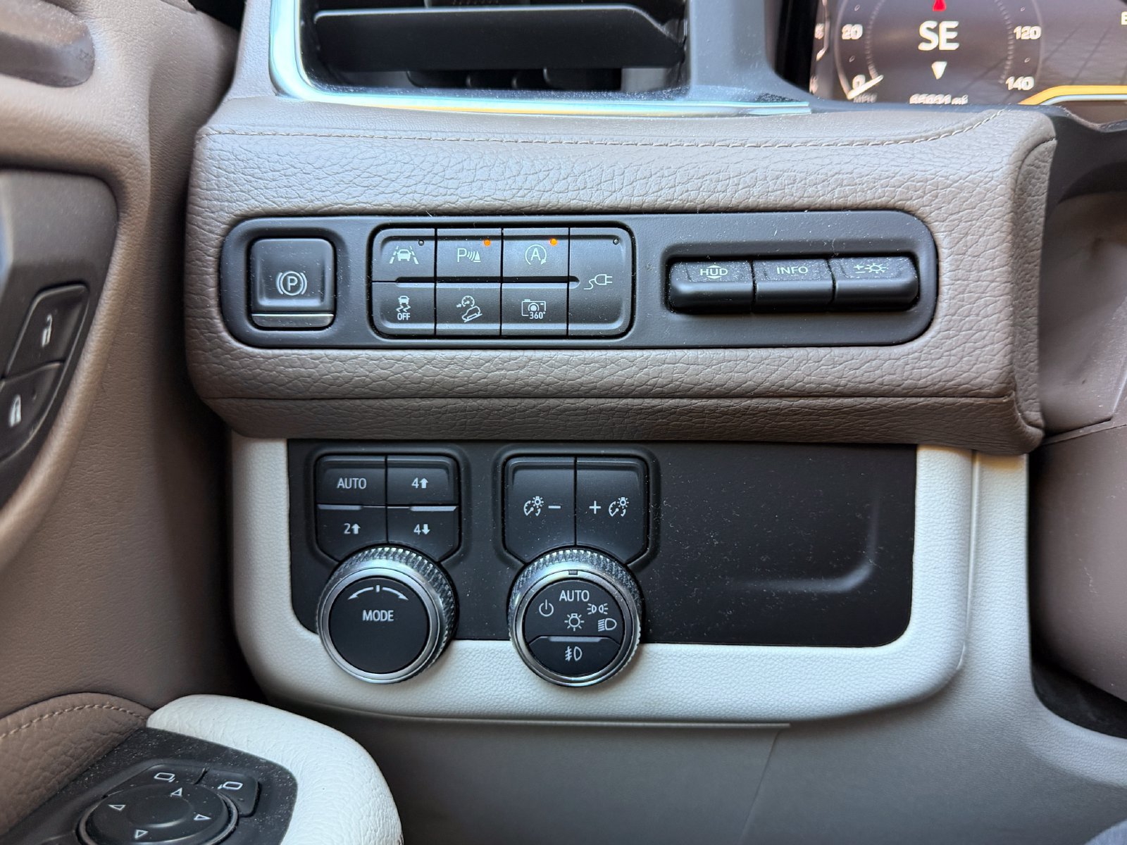 Used 2022 GMC Yukon Denali AWD/4WD image 24