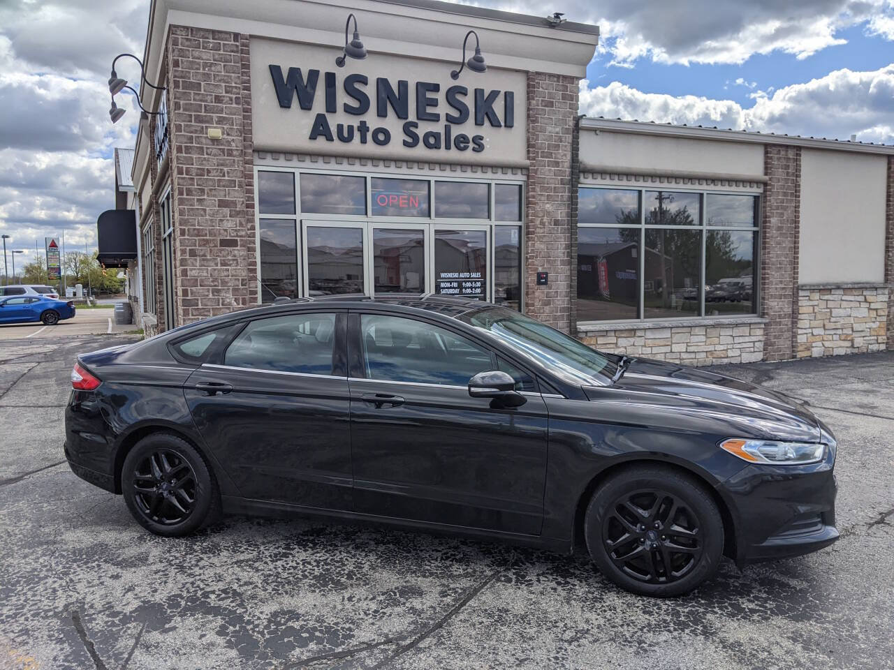 Used 2013 Ford Fusion SE FWD image 2