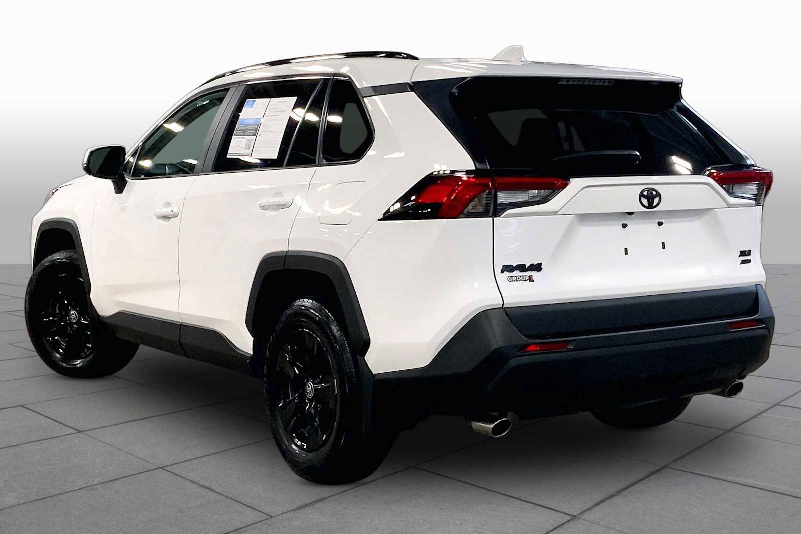 Used 2022 Toyota RAV4 XLE w/ Convenience Package image 12