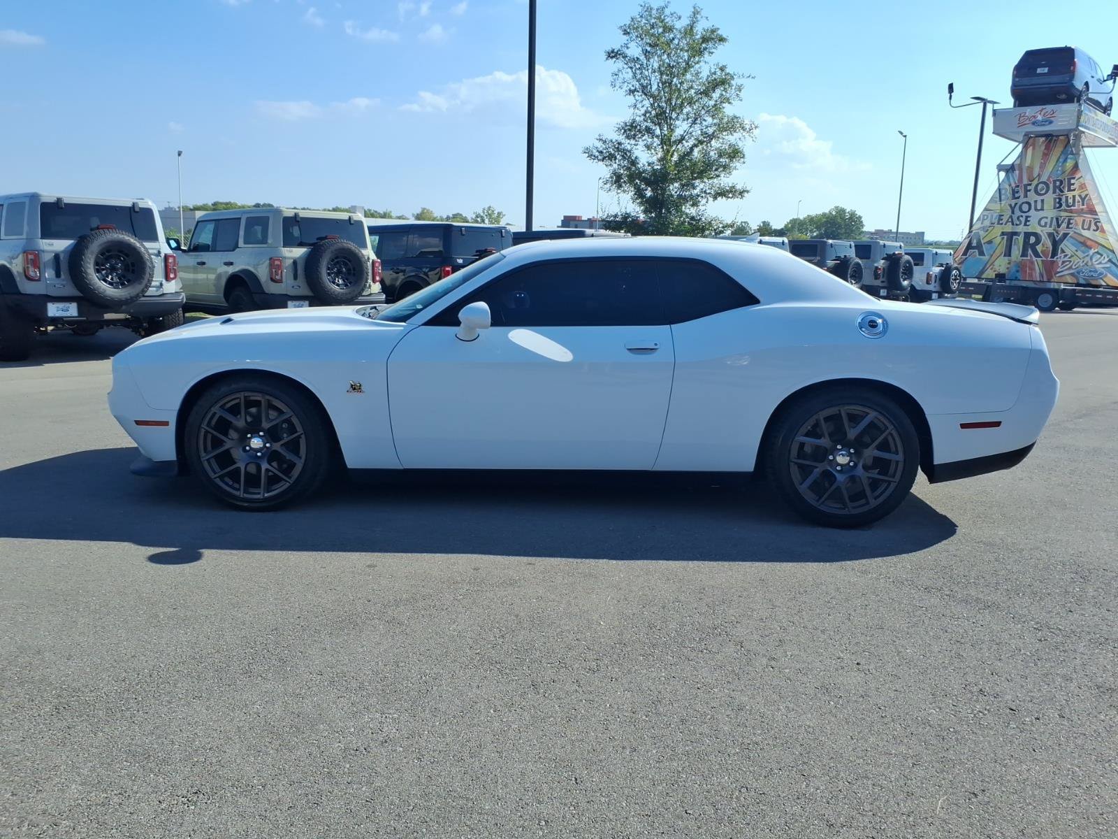 Used 2016 Dodge Challenger R/T Scat Pack w/ Leather Interior Group RWD image 6