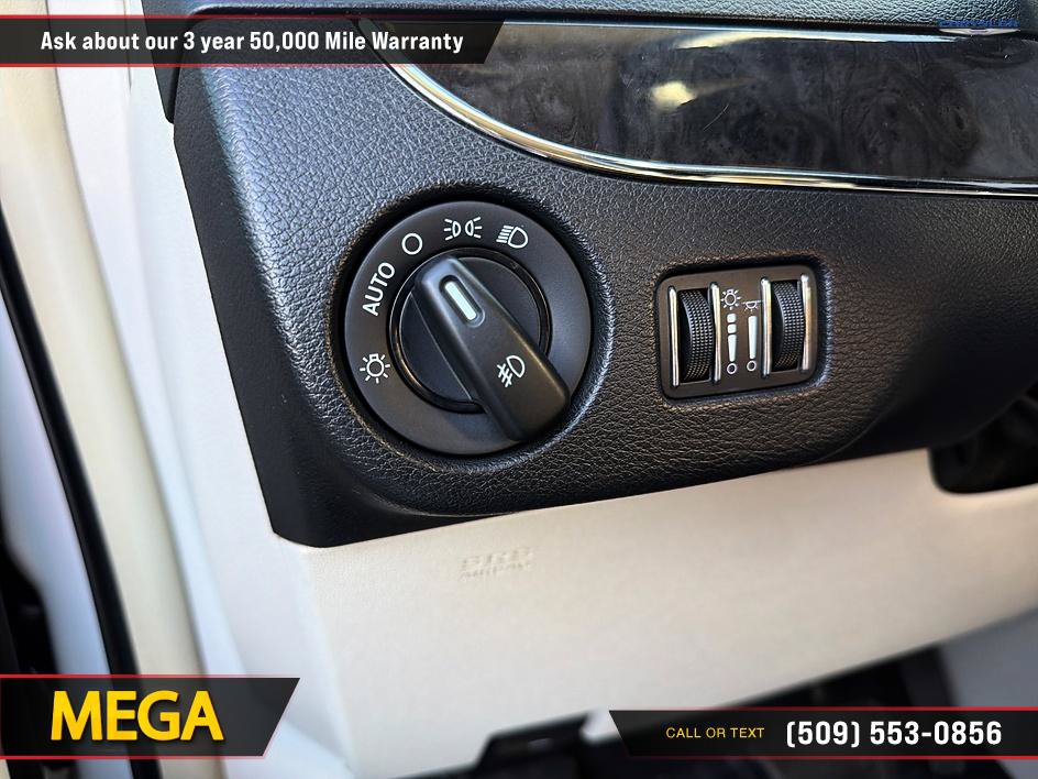 Used 2011 Chrysler Town & Country Touring FWD image 22