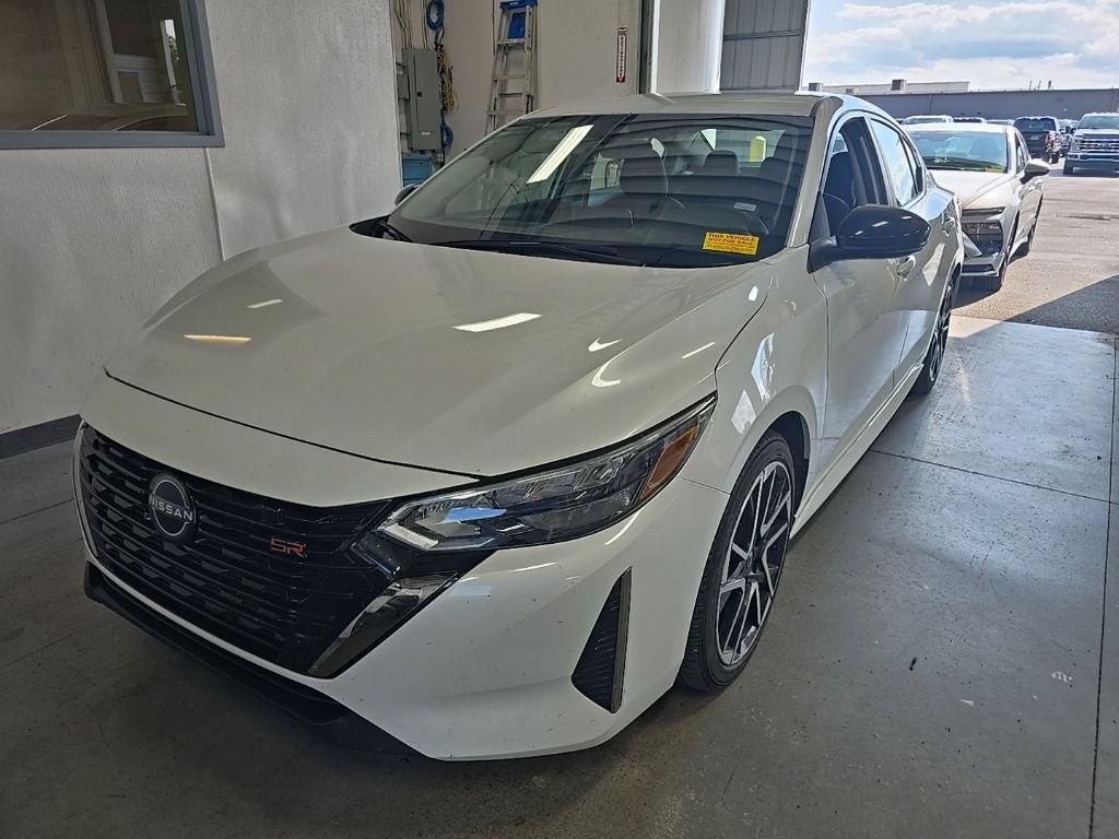 Used 2025 Nissan Sentra SR FWD image 2