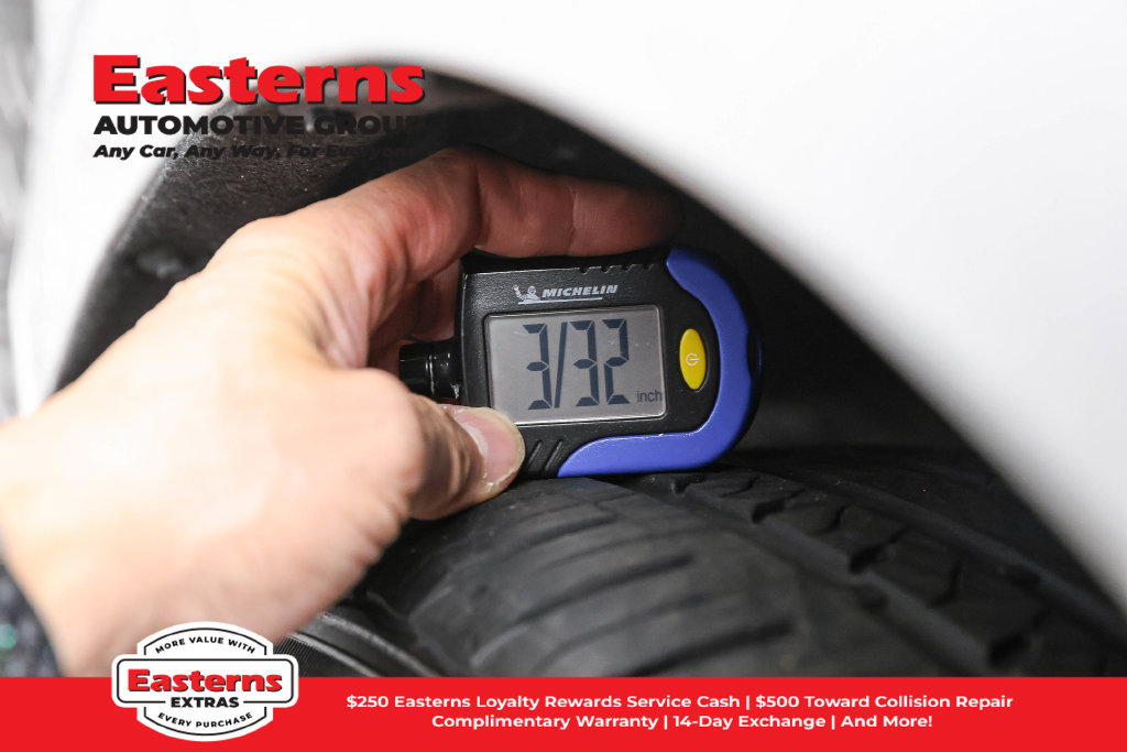 Used 2023 Chrysler Pacifica Touring-L FWD image 30