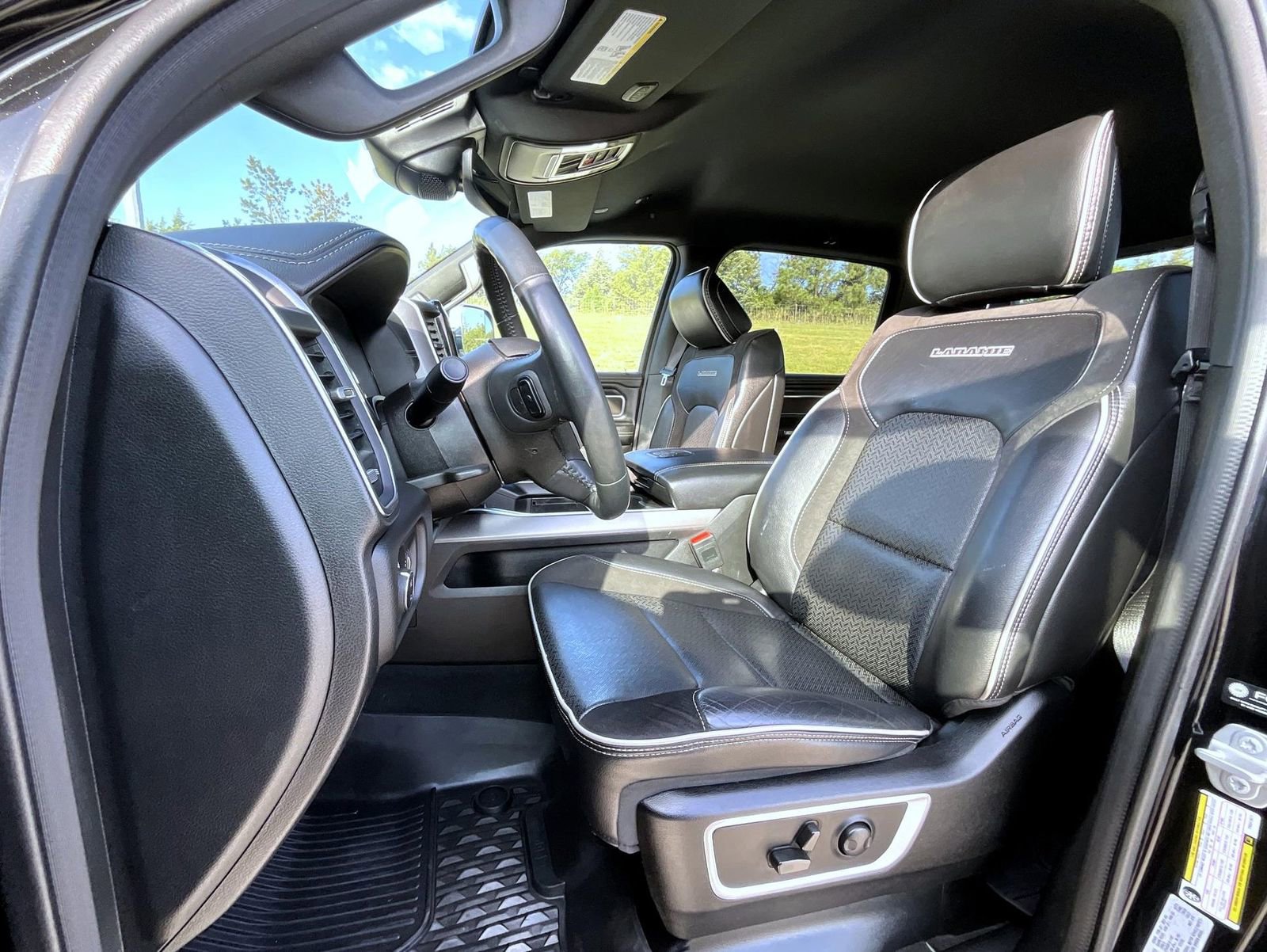 Used 2023 RAM 1500 Laramie AWD/4WD image 11