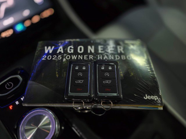 Used 2025 Jeep Wagoneer S Limited image 45