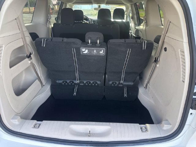 Used 2020 Chrysler Voyager L FWD image 24
