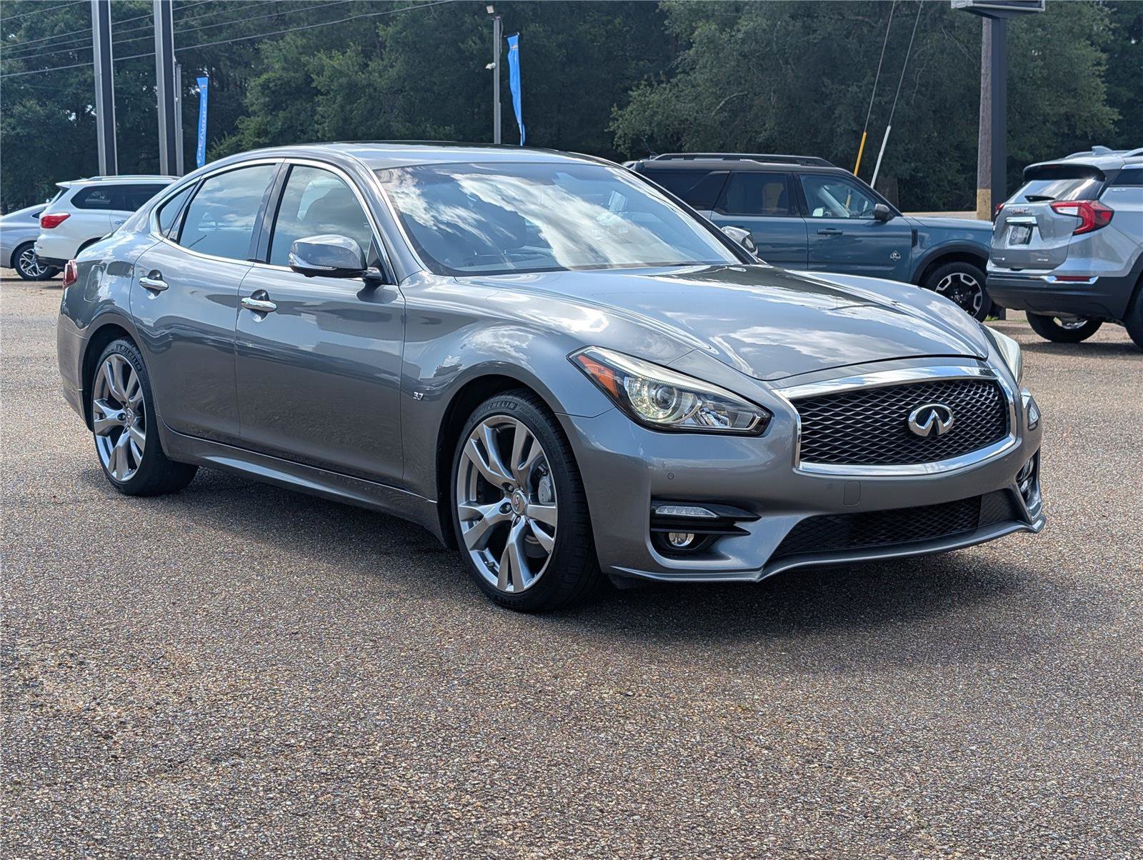 Used 2019 INFINITI Q70 Luxe w/ Sport Package RWD image 7