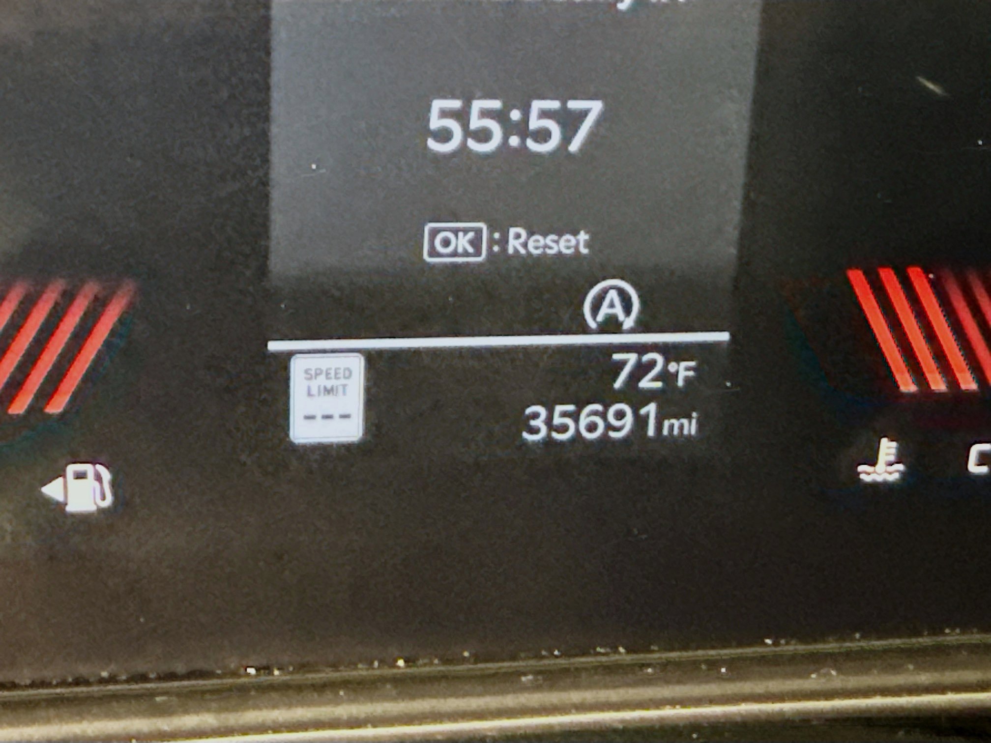 Used 2024 Kia Sorento EX w/ Panoramic Sunroof Package image 13