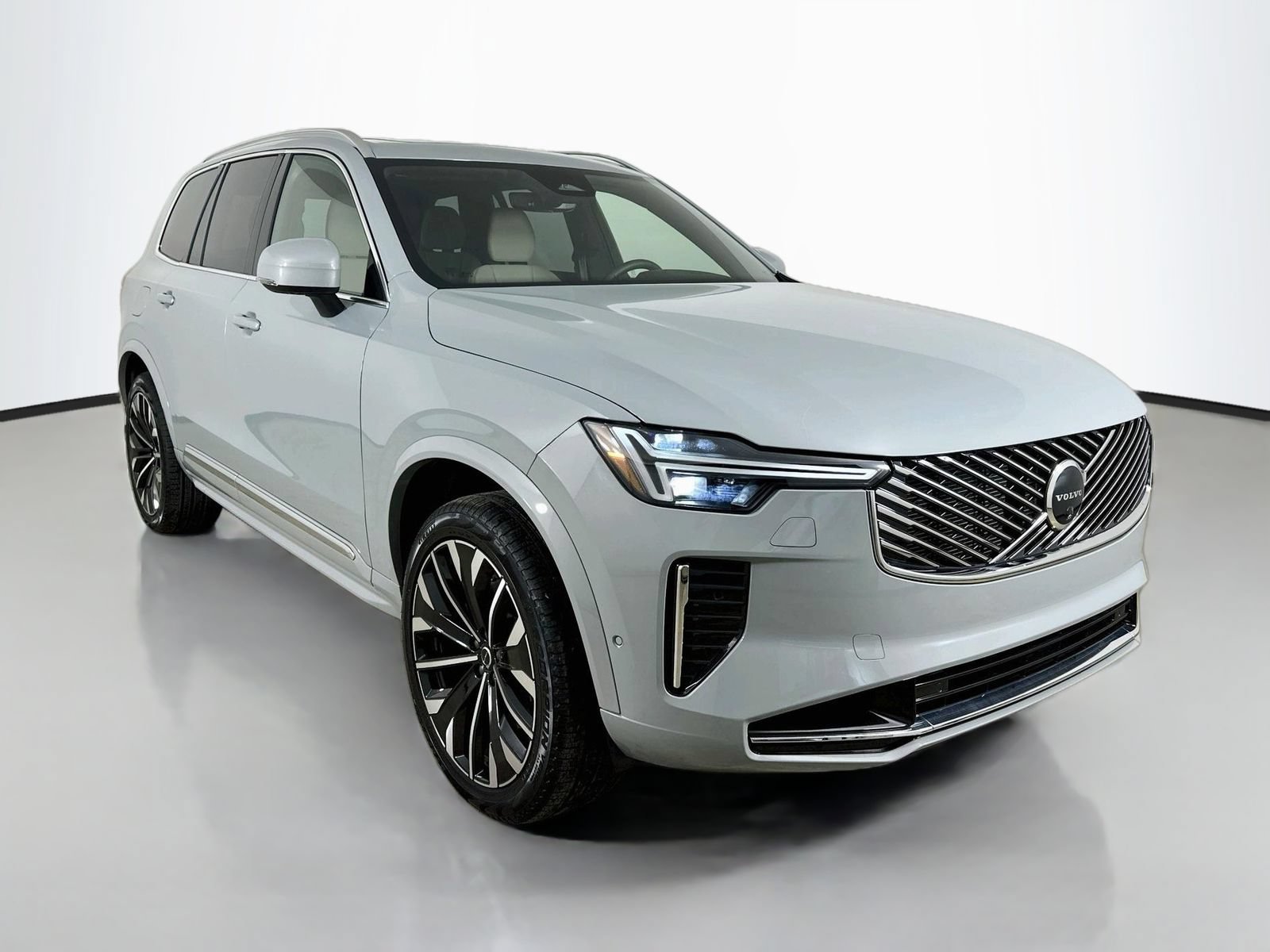 New 2026 Volvo XC90 T8 Plus w/ Protection Package Premier AWD/4WD image 3