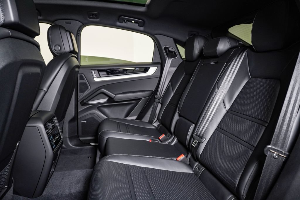 New 2026 Porsche Cayenne Coupe AWD/4WD image 17